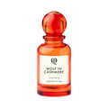CR Signature QOT Wolf in Cashmere parfymeflaske i oransje glass med rund kork mot en bakgrunn av grå støveksplosjon.